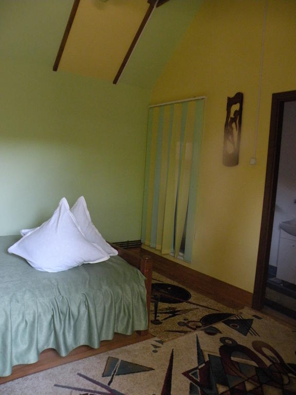 Camping Paradisul Soferilor Onesti Oda fotoğraf